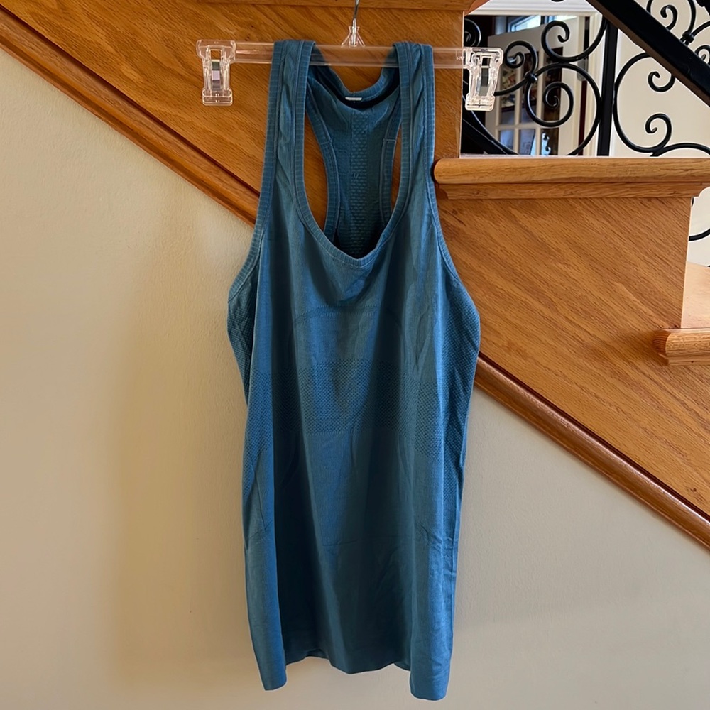 LuLuLemon Tank Top Size 6  Aqua new without Tags